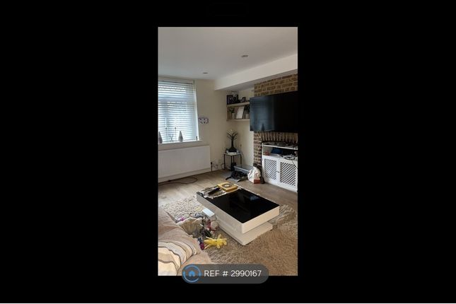 1-bed house on The Cottage, Colham Green Road, Hillingdon, £850/mo