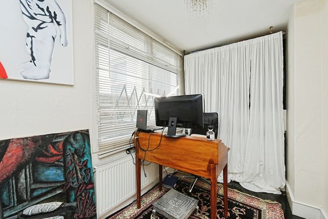 Flat A, 58, Manor Road, London photo 4