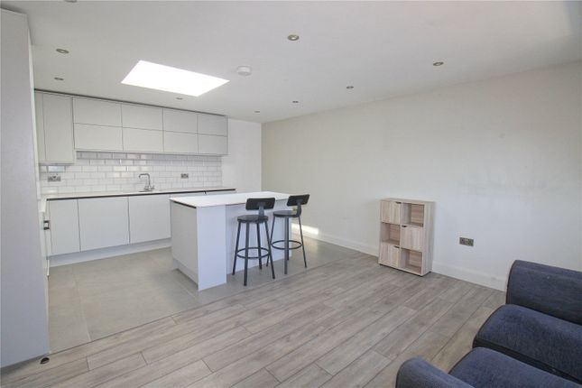 Flat 6, 33-34 Fore Street, Wiltshire photo 4
