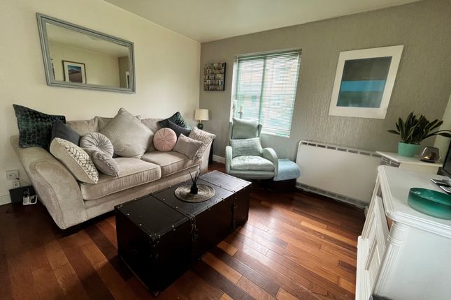 Flat for sale in Nell Gwynn Close, Porters Park