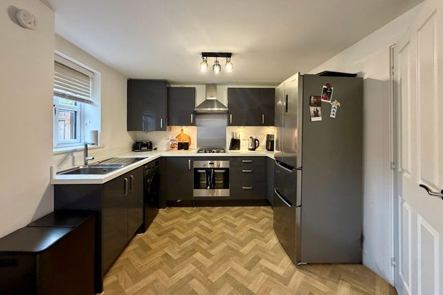 31 Oak Tree Road, Leicester photo 2