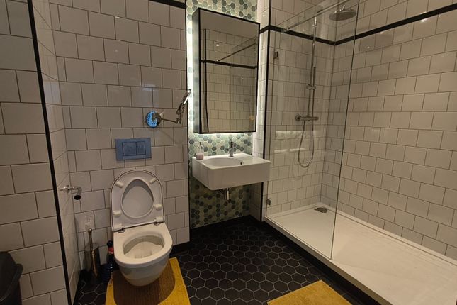 Grantham House, 46 Botanic Square, London photo 4