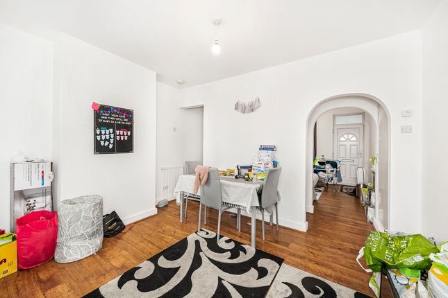 End terrace house for sale in Argyll Road, Grays