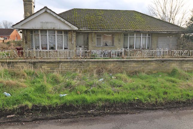 Thumbnail Detached bungalow for sale in Johnsons Lane, Crowle, Scunthorpe