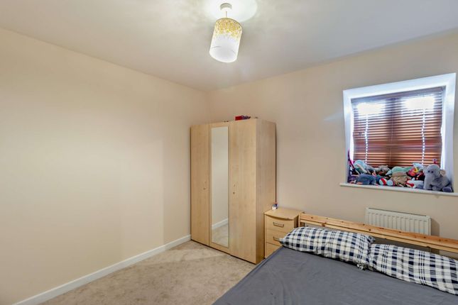 Flat for sale in Marsh Road, Pinner