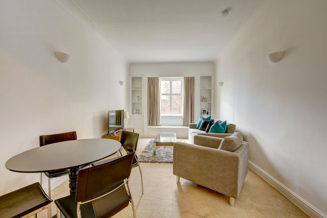 Flat to rent in Park Road, London