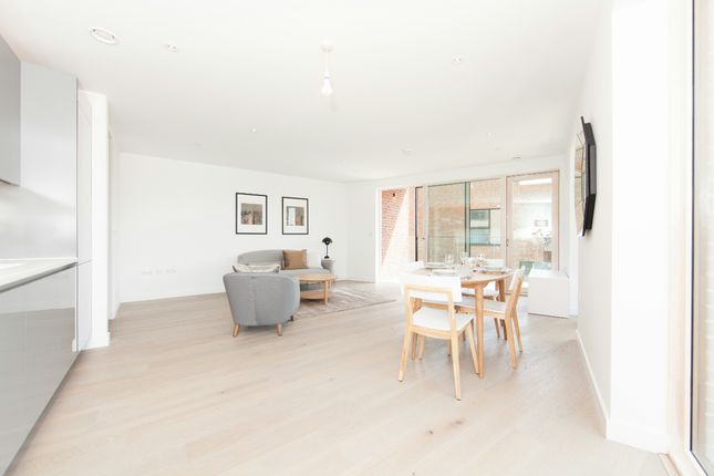 Flat to rent in Rutherford Heights, Trafalgar Place, Elephant &amp; Castle