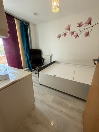 9, Pontes Avenue, Hounslow photo 4