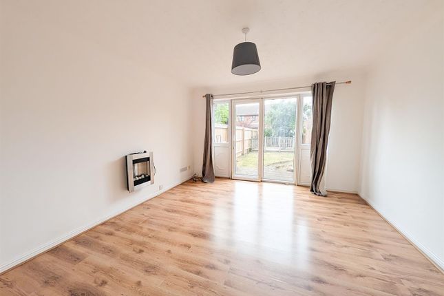 4, Magnolia Close, Bury St. Edmunds photo 3
