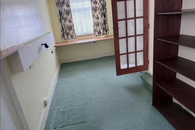 Grosvenor Drive, Hornchurch photo 3