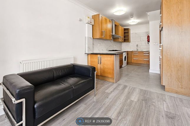 D Clayton Avenue, Wembley photo 2