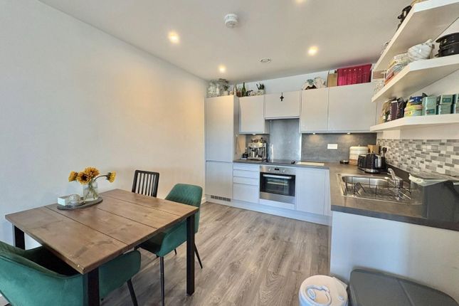 Flat 50 Laurina Apartments, 10 Carnation Gardens, Hayes photo 4