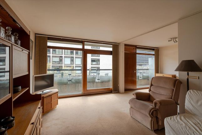 Flat for sale in Andrewes House, Barbican, London