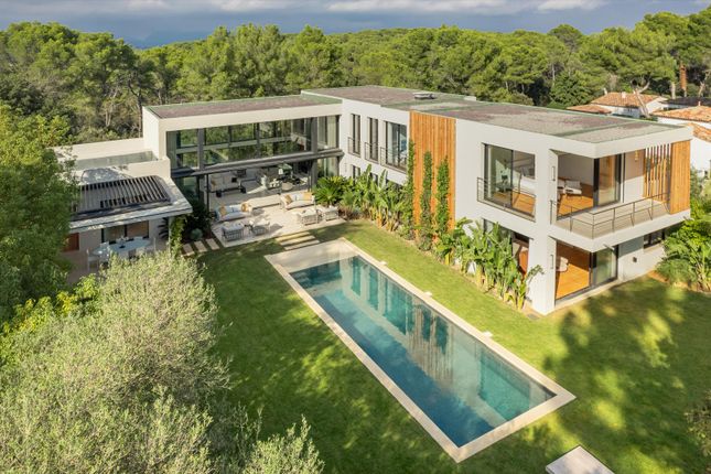 Villa for sale in Parcs De Mougins, Alpes-Maritimes, Provence Alpes Côte d`Azur, France