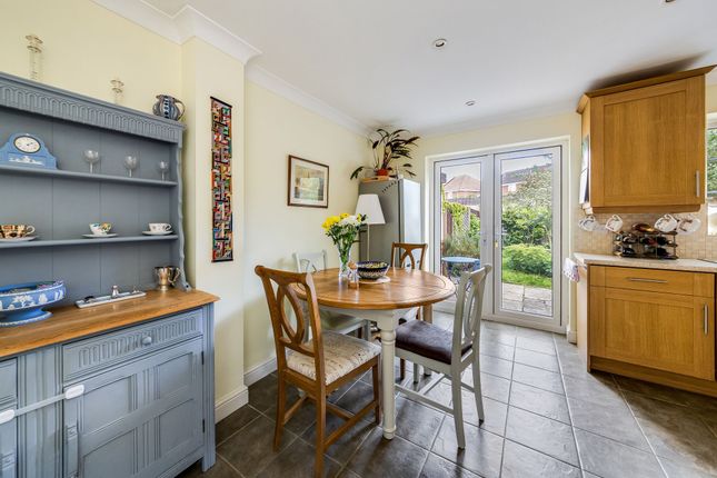 4 Barton Court, Abingdon photo 3