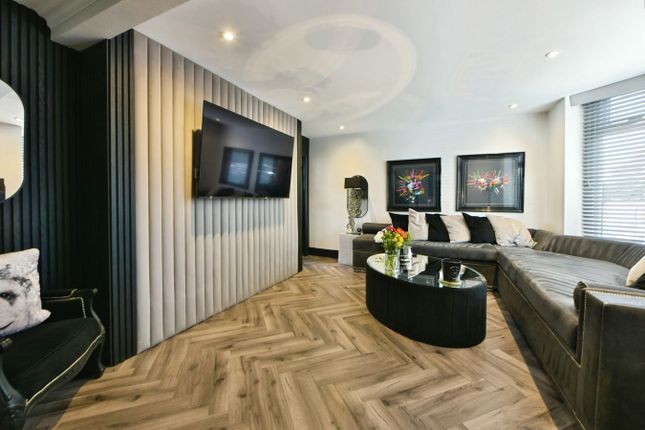 8, Wordsworth Avenue, Manchester photo 2