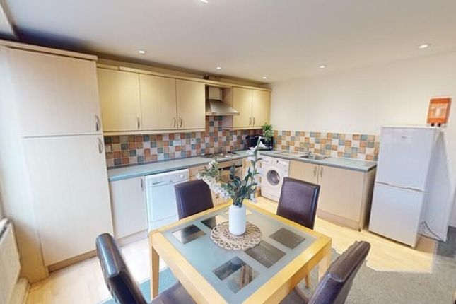 Bright And Tidy Kitchen With Modern Appliances Inc...