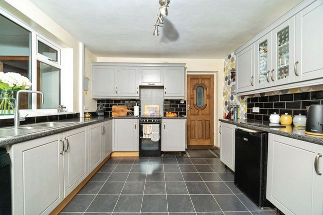 165, Louth Road, Holton-Le-Clay photo 2
