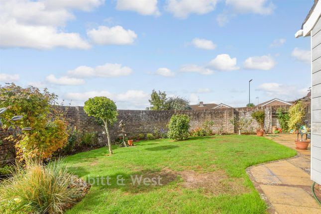 91, Lavinia Way, East Preston photo 2