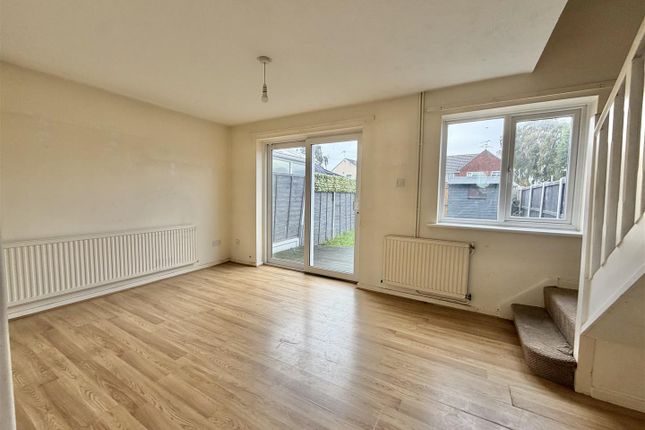 19, Ruaton Drive, Clacton-On-Sea photo 4
