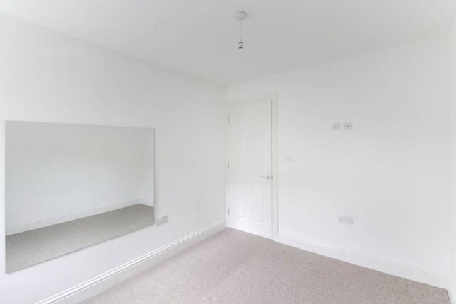 Flat for sale in Mulberry Close, Dallow Road Area, Luton, Bedfordshire