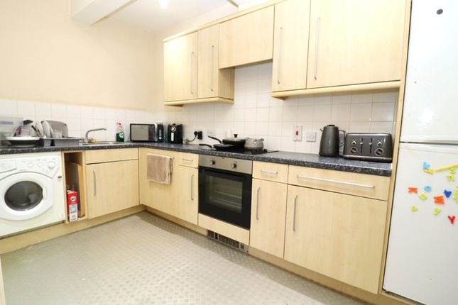 Flat for sale in Woodholme Court, Liverpool
