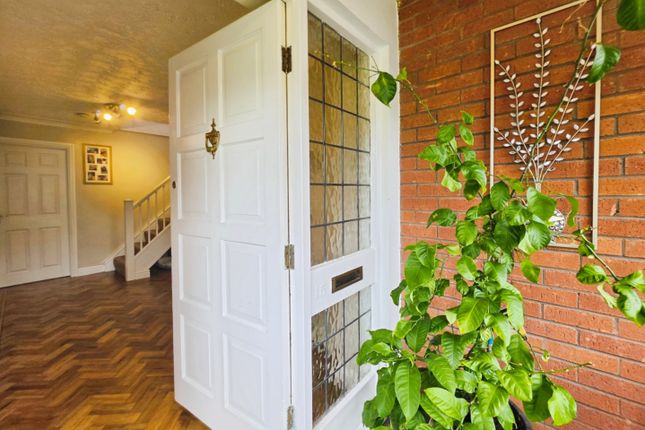 15, Fountain Court, Biddulph photo 4