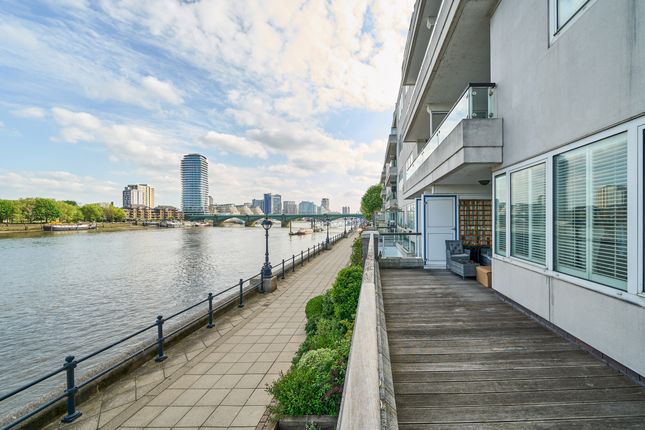 1-bed flat on 27, Thames Quay, Chelsea, £650,000