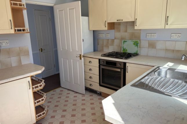 26 Abbeyfields  Thameside, CHERTSEY photo 3