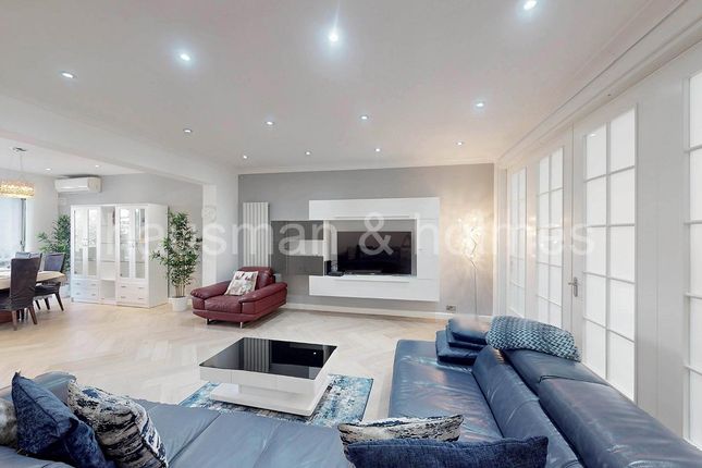 49, Cranbourne Gardens, London photo 2