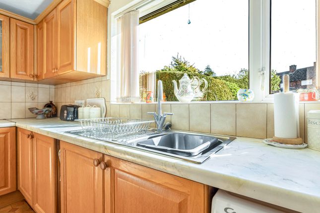 2 Derwent Drive, Tibshelf, Derbyshire photo 4