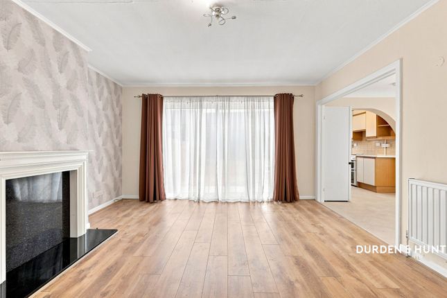 17 Hunter Drive, Hornchurch photo 2