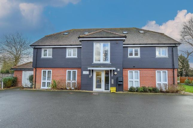 2-bed flat on 5, Whitefield Way, Brentwood, £85,000