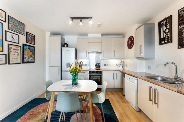 Flat 13 Kelday Heights 2, Spencer Way, London photo 4