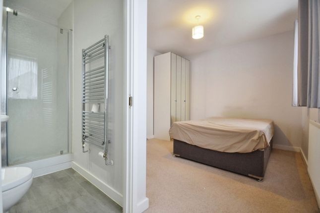 Town house to rent in Ager, Dagenham