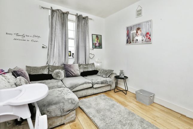 Flat for sale in Wavertree Gardens, Liverpool