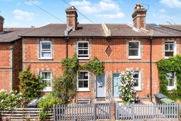 Terraced house to rent in George Road, Guildford