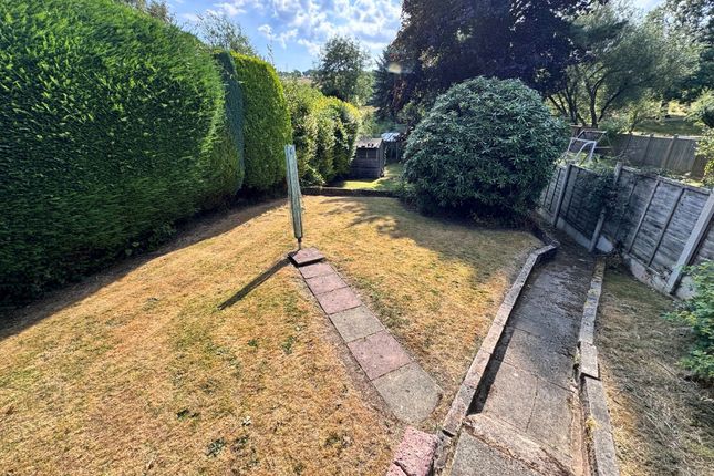 17 Grange Park Avenue, High Peak photo 2
