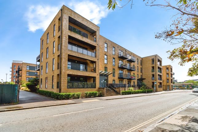2-bed flat on 5 Chantry House,, Albert Road North, Hampshire, £210,000