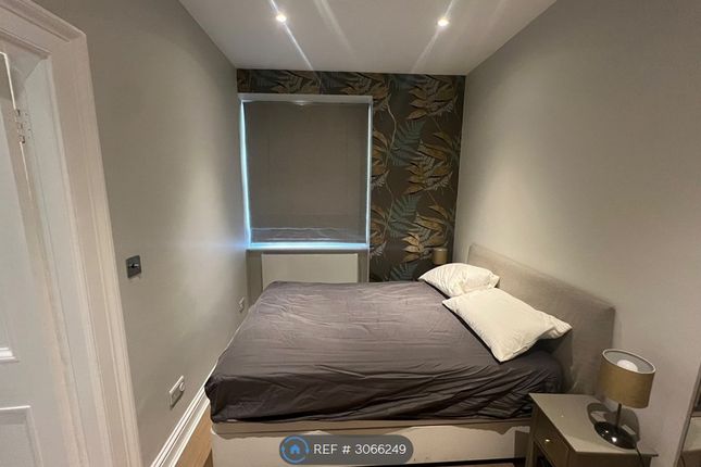 Flat L, Warwick Square, London photo 4