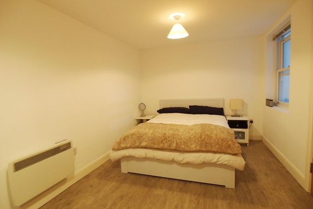 Flat C, 13, Chapel Market, London photo 4
