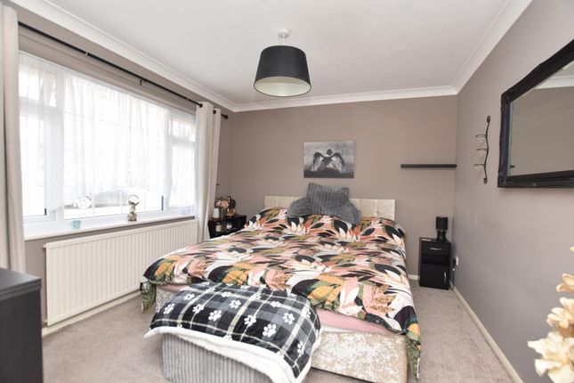 23, Cedar Crescent, Romney Marsh photo 5