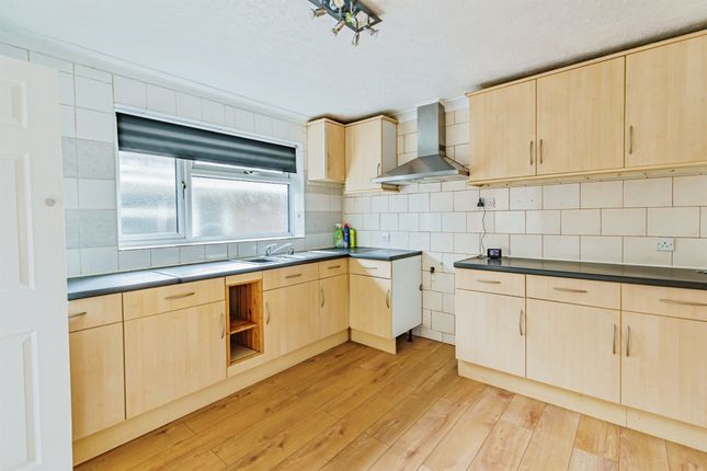 9, Tor Road, Peacehaven photo 2