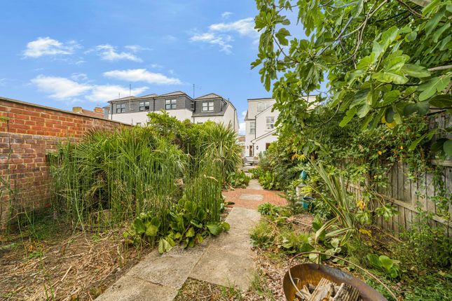 222, Hersham Road, Walton On Thames photo 4