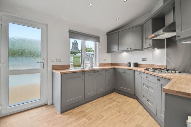 30, St Brelades Court, Edenbridge photo 4