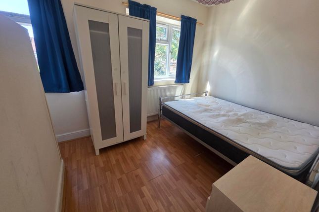 Fallow Close, Chigwell photo 5