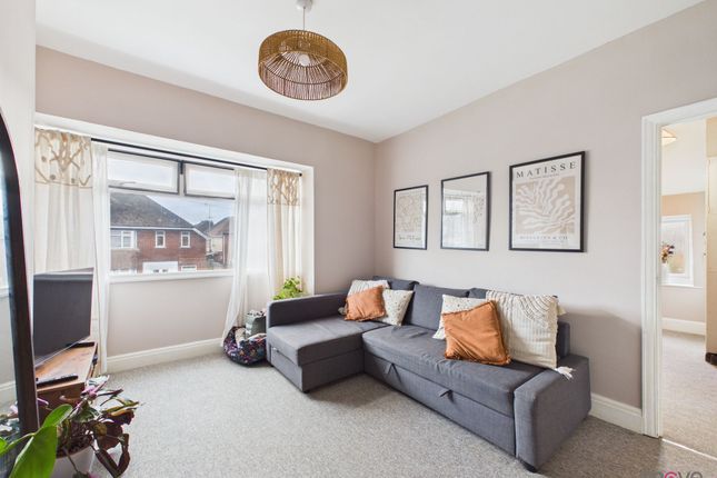 2b Elmfield Avenue, Cheltenham photo 3