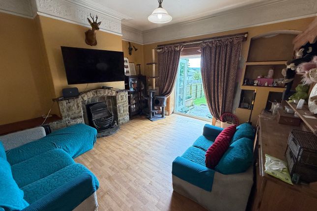 8, West View, Bingley photo 2