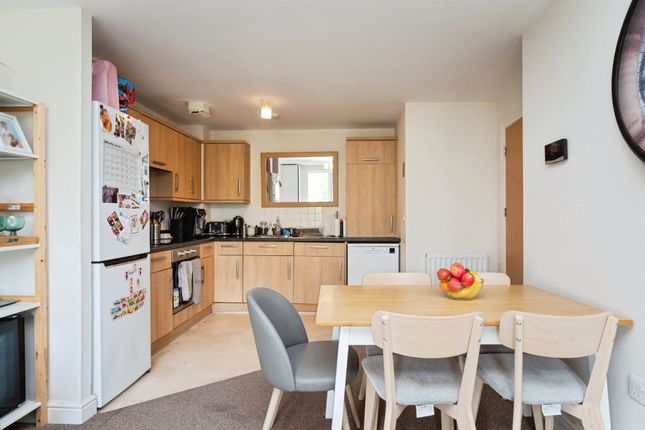 34, Lake Court, Medway Drive, Tunbridge Wells photo 2