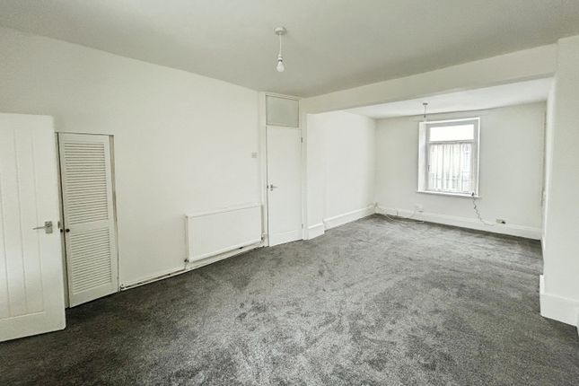 32, NEATH photo 4